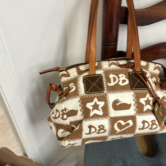 Dooney & Bourke Tan and White Shoulder Bag - Picture 11 of 16